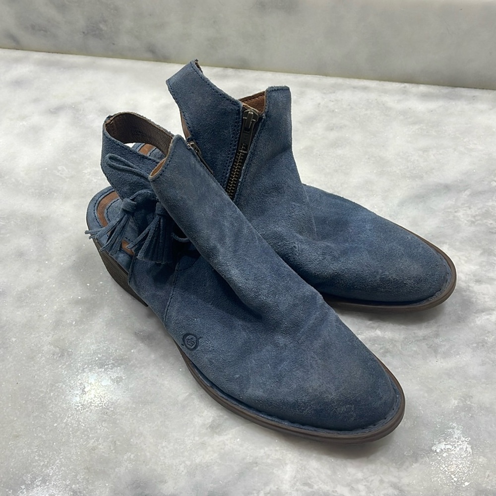 Born booties. Size 10. Worn once. Great condition.